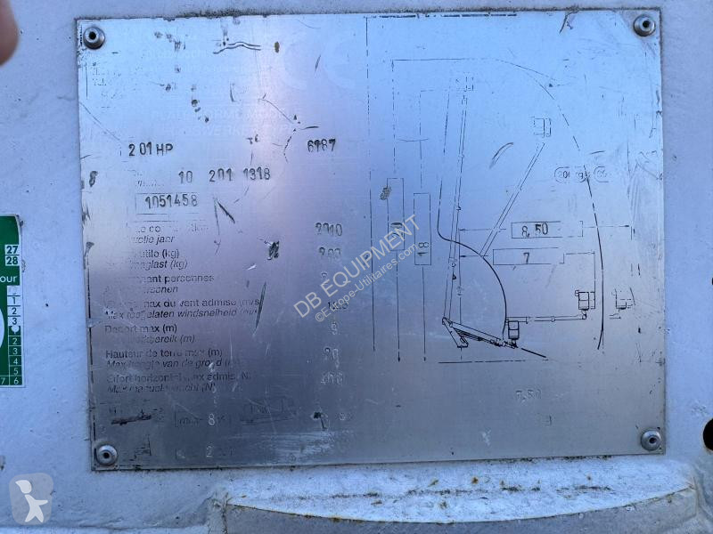 Véhicule utilitaire Nissan Camion nacelle 20m...