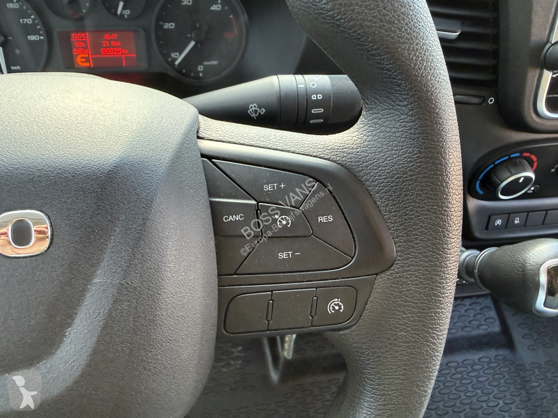 Véhicule utilitaire Iveco 35S14 2.3 140PK