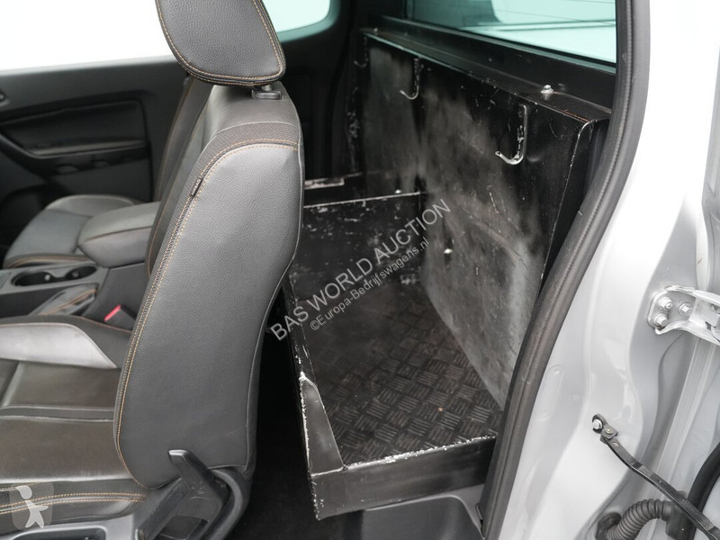 Véhicule utilitaire Ford 210pk