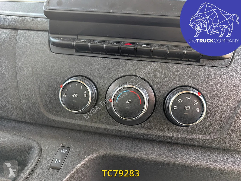 Véhicule utilitaire Renault 2.3 DCI KOFFER MET...