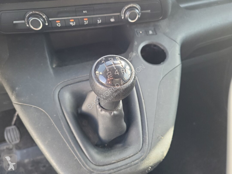 Véhicule utilitaire Peugeot 76pk