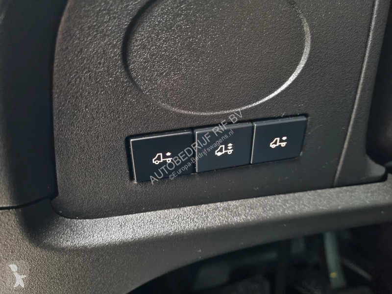 Furgoneta Iveco 65C18 3.0D Open Laadbak 6M...