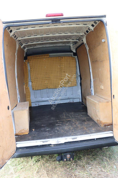 Véhicule utilitaire Peugeot