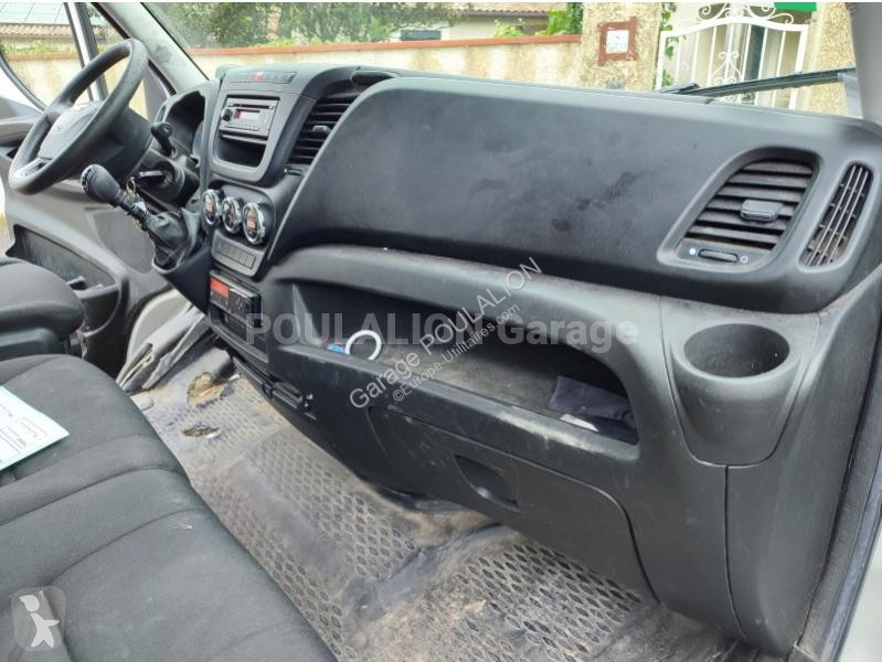 Véhicule utilitaire Iveco CAISSE POLYFOND...