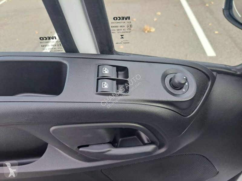 Véhicule utilitaire Iveco 35C18 180CV 3L CAISSE...