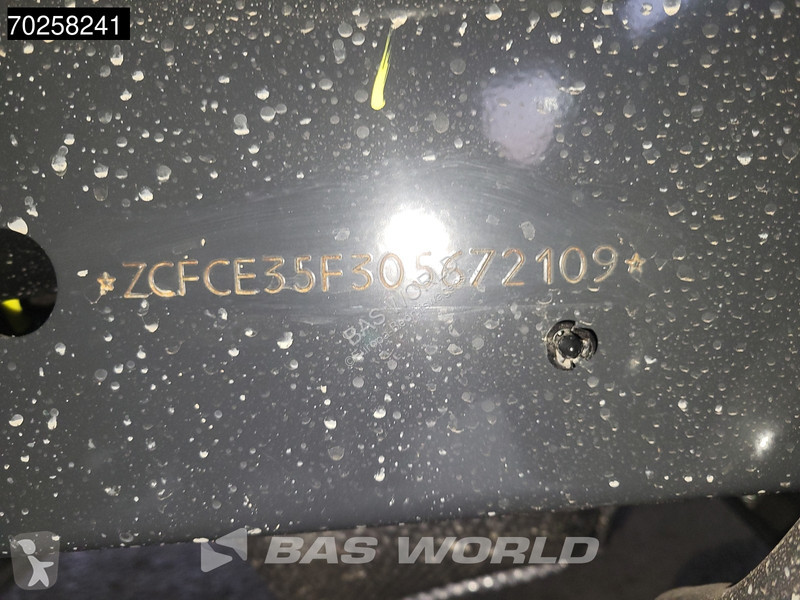 Užitkové vozidlo Iveco 35C21 3.0L Black Edition...