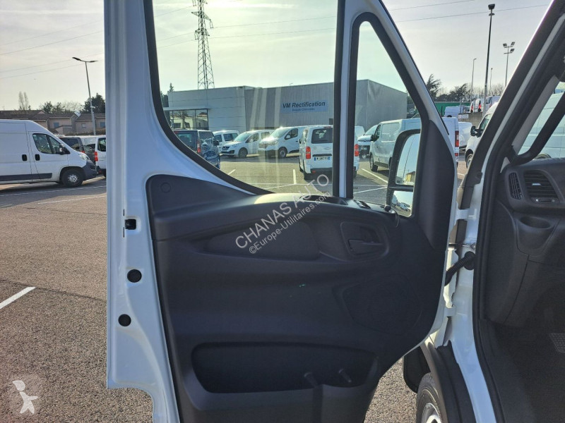 Veículo utilitário Iveco 35C18 180CV 3L...
