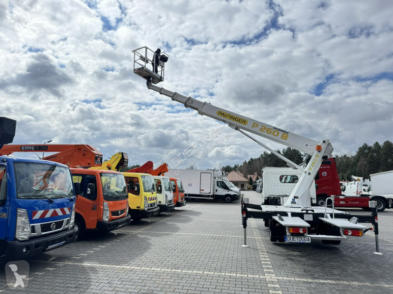 Véhicule utilitaire Nissan