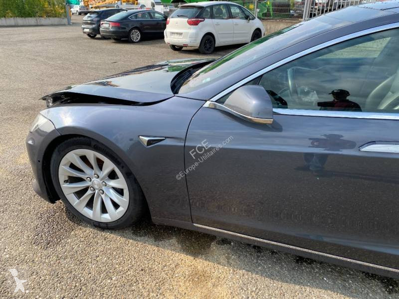 Véhicule utilitaire Tesla