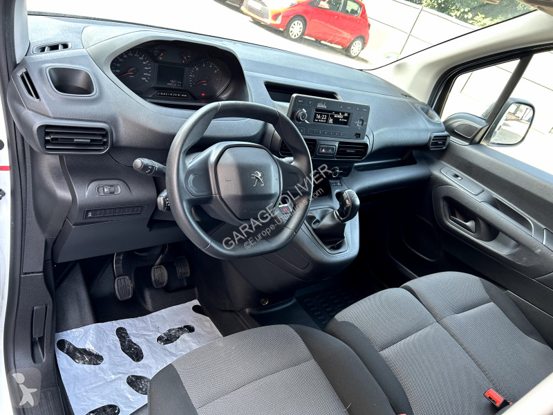 Peugeot Standard 650KG 1.5 Bluehdi 100 Premium van