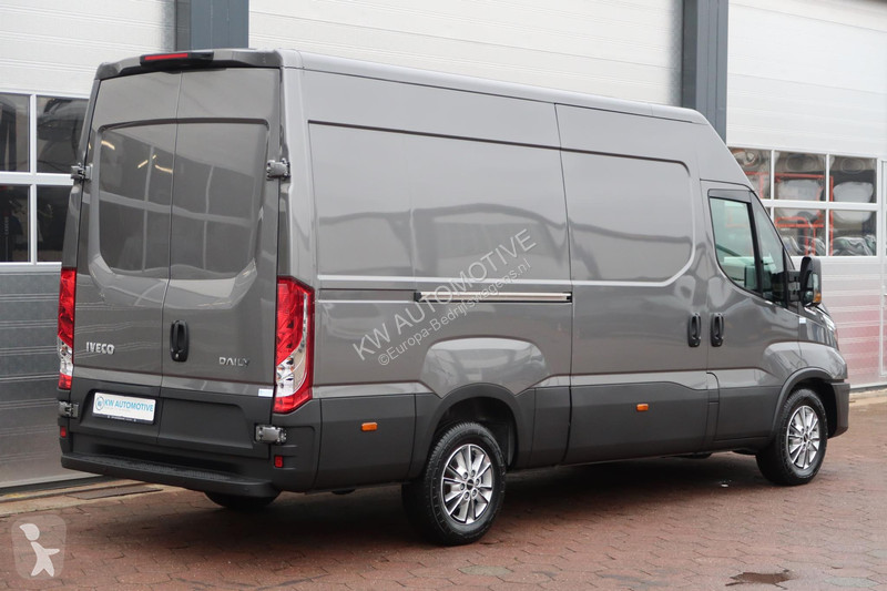 Veicolo commerciale Iveco 35S18HV 3.0 L2H2 AUT/...