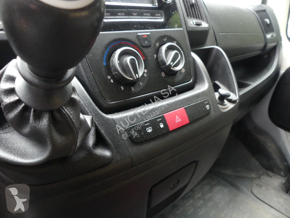 Véhicule utilitaire Peugeot