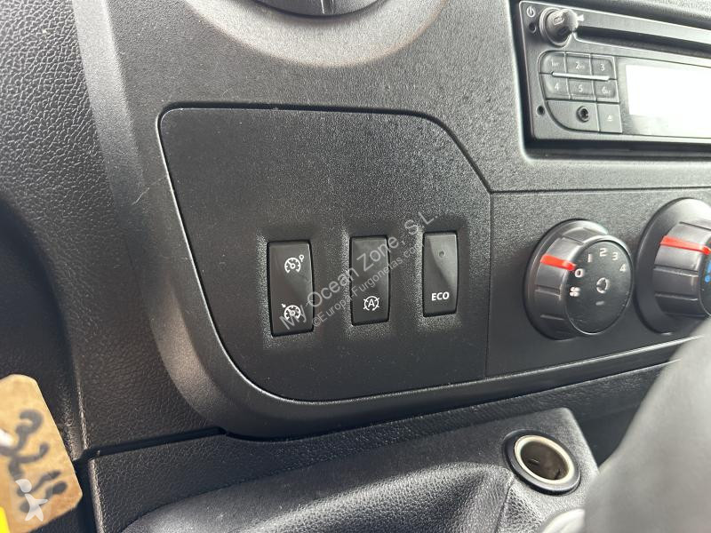عربة نفعية Renault 2.3 DCI 150