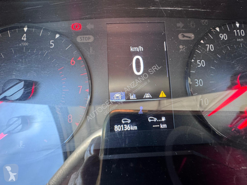عربة نفعية Nissan