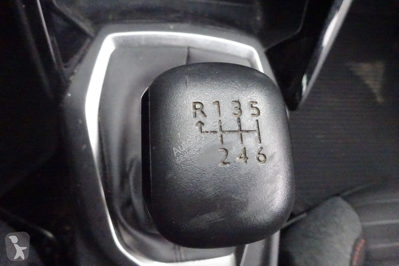 عربة نفعية Peugeot 1,2 PURETECH 100