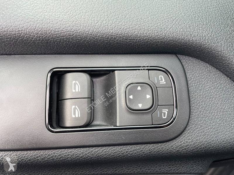 Samochód dostawczy Mercedes