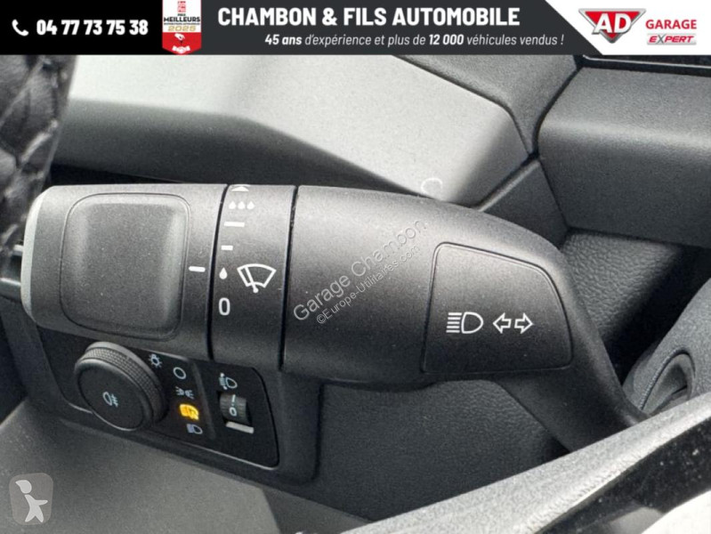 Samochód dostawczy Ford FOURGON 320 L1H1 2.0...