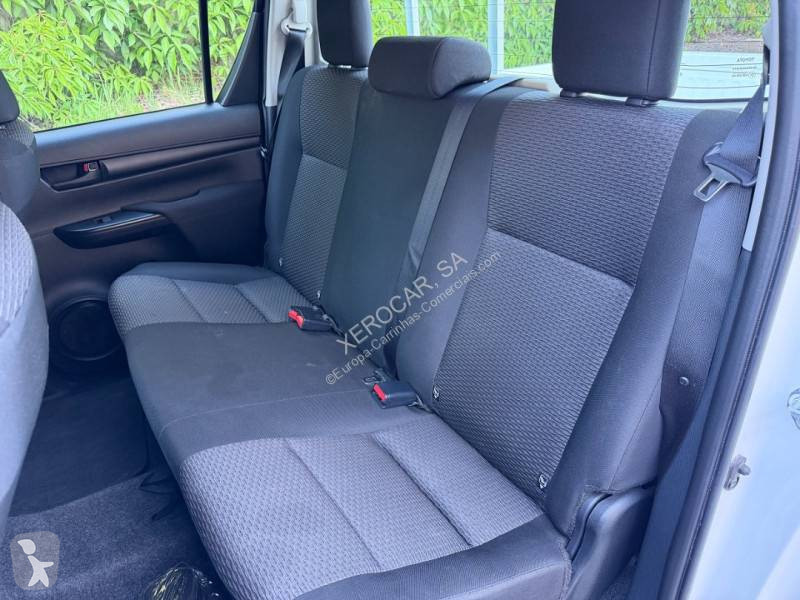 عربة نفعية Toyota