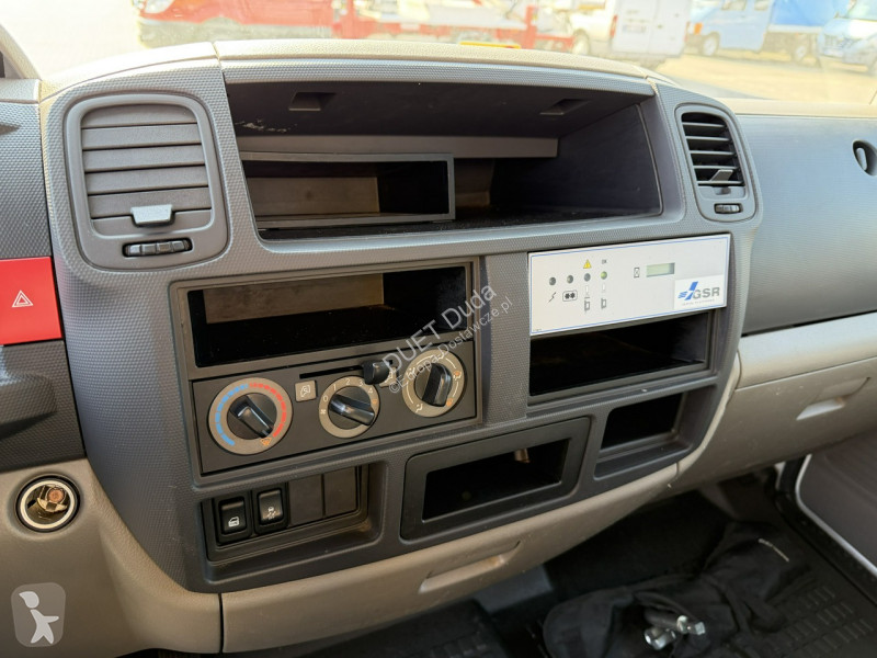 Nissan  Transporter