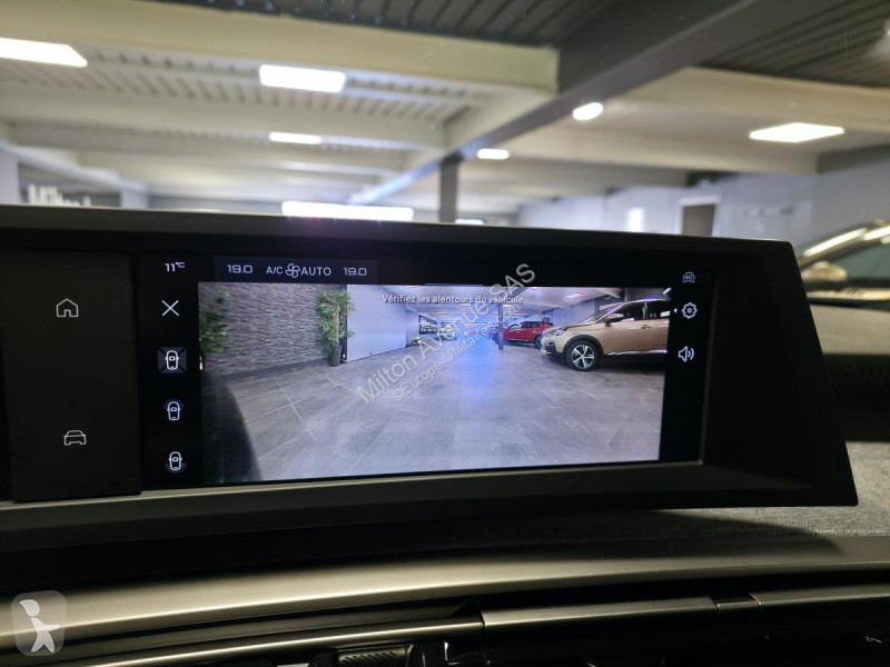 Samochód dostawczy Peugeot 3008 1.2i Hybrid...