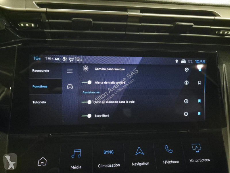 Véhicule utilitaire Peugeot 408 1.2i Hybrid...