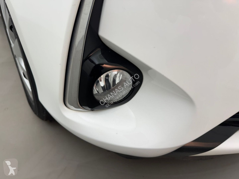 Коммерческий автомобиль Toyota Hybride 100h...