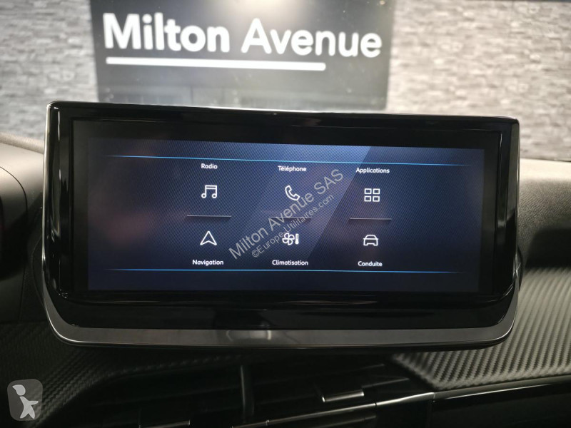 Véhicule utilitaire Peugeot 2008 1.2i Hybrid -...