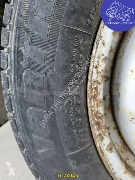 عربة نفعية Nissan 120cv dc benne