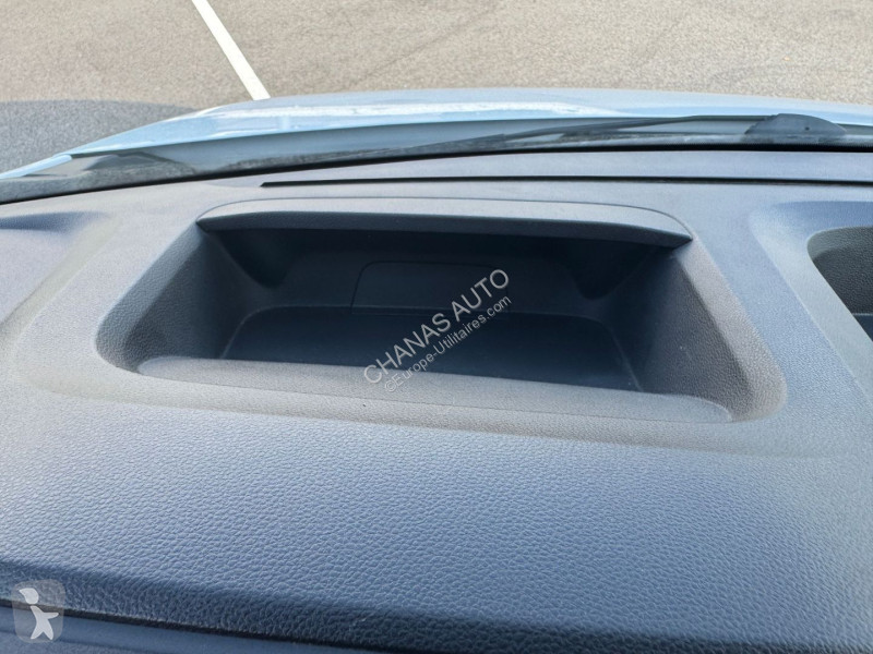 Лекотоварен автомобил Renault L2H2 2.3 dCi 145...