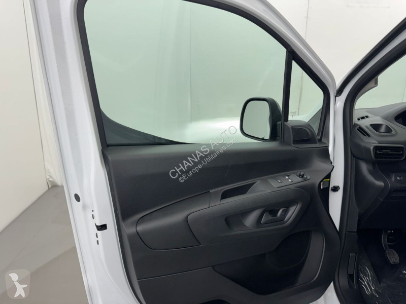 Véhicule utilitaire Peugeot M DIESEL 100 3PL 3...
