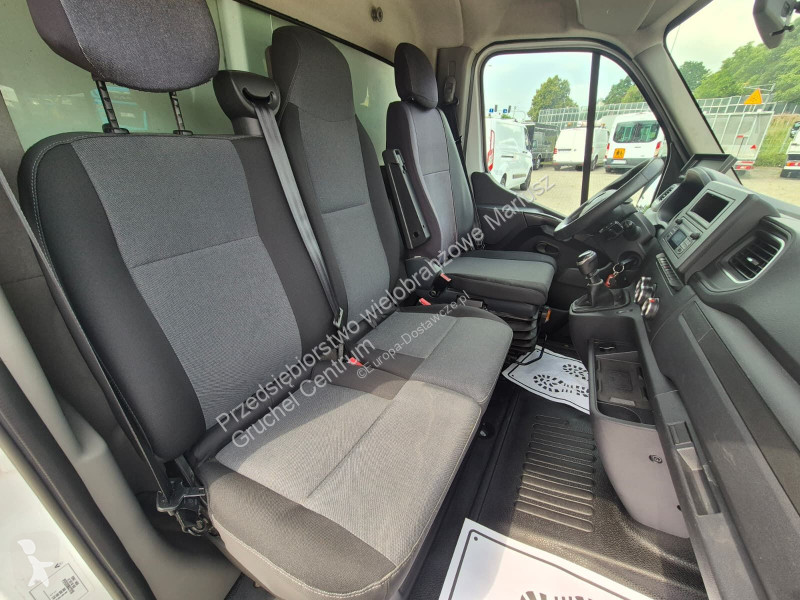 Лекотоварен автомобил Renault Master 2.3 -...