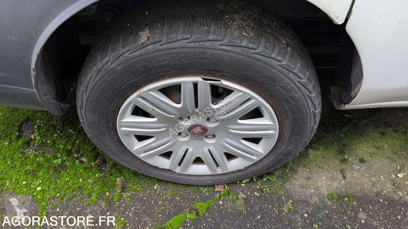 Véhicule utilitaire Fiat DOBLO