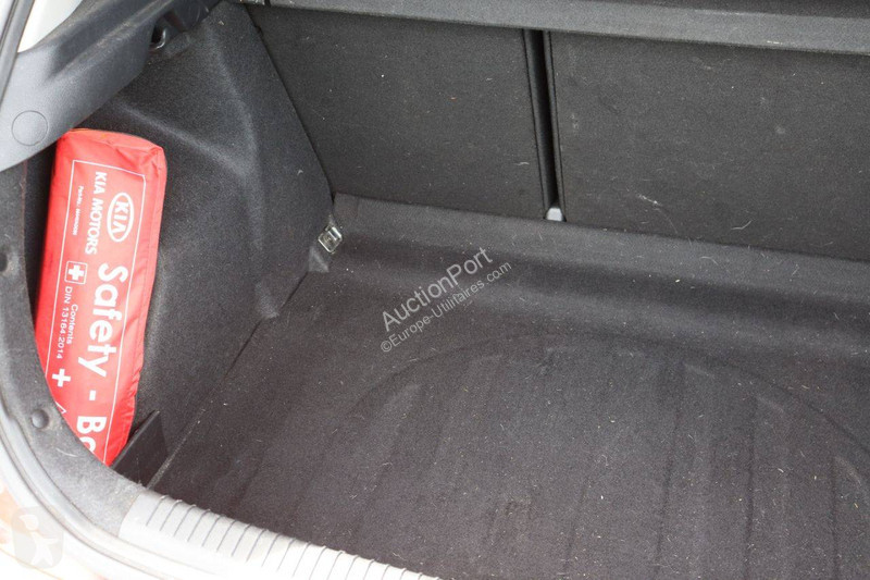 Véhicule utilitaire KIA  cee'd