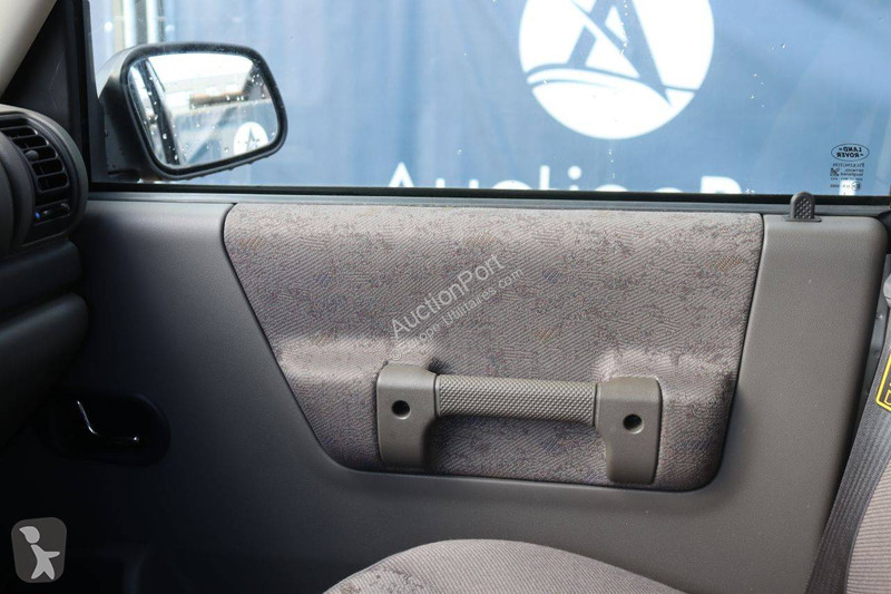 Véhicule utilitaire Land Rover V8