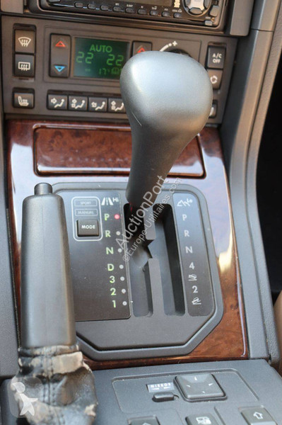 Véhicule utilitaire Land Rover