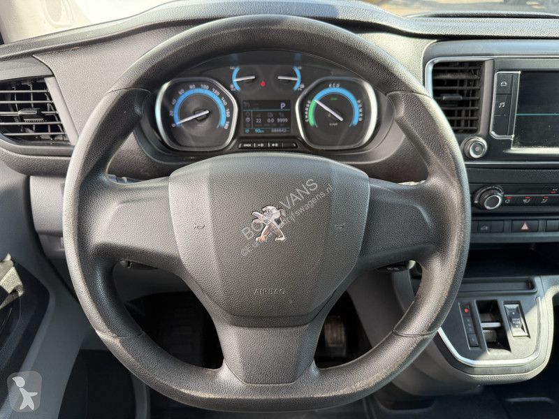 Véhicule utilitaire Peugeot 75 kWh 136PK L2H1...