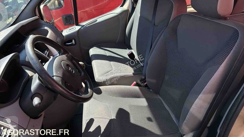 Véhicule utilitaire Opel VIVARO