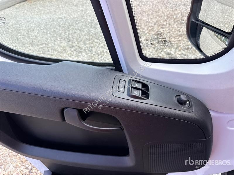 Véhicule utilitaire Opel 2.2