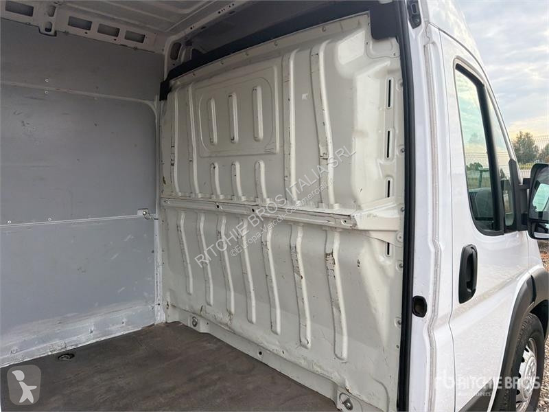 Véhicule utilitaire Opel 2.2