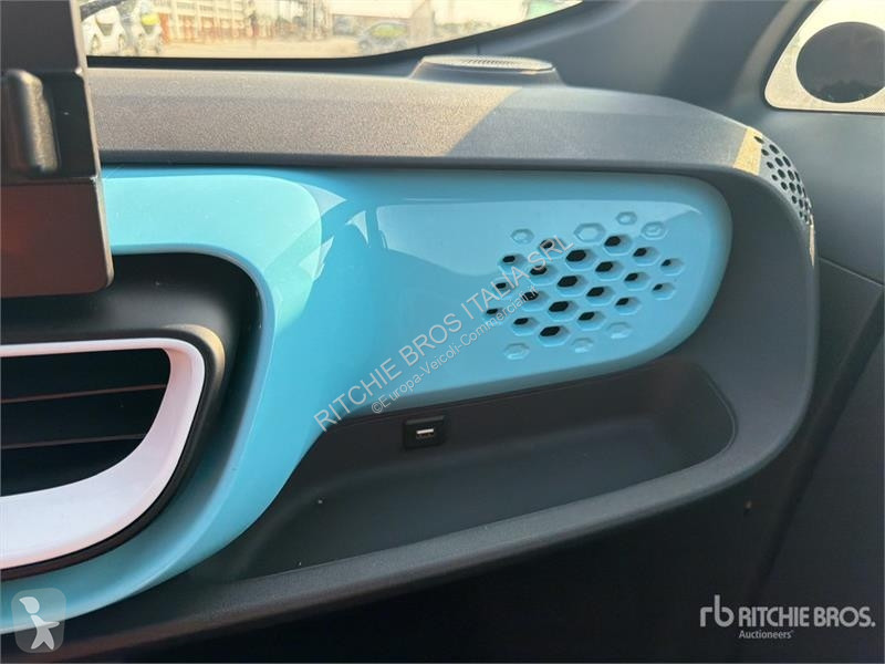 Лекотоварен автомобил  XEV Yoyo