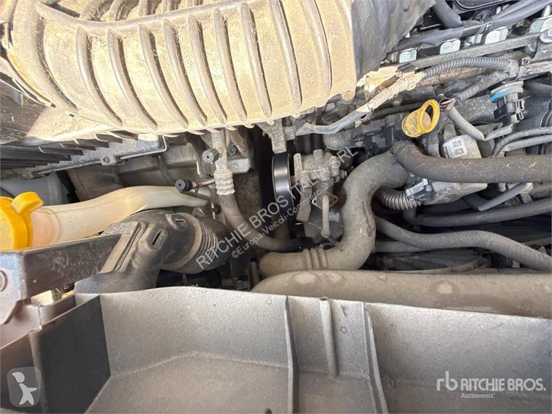 Комерційні автомобілі Renault 125DCI Cargo Van
