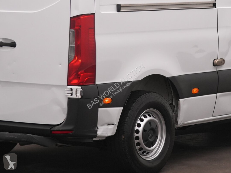 Лекотоварен автомобил Mercedes 312