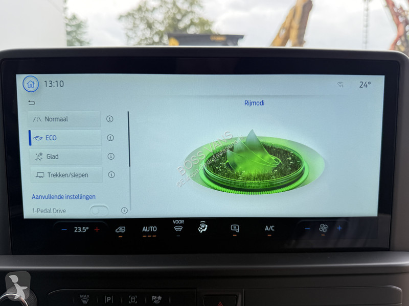 Лекотоварен автомобил Ford 71kWh 136PK...
