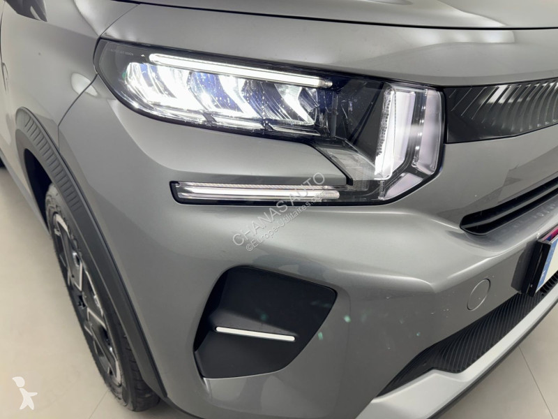 Лекотоварен автомобил Citroën 1.2 Hybride 145...
