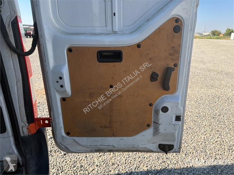 Furgoneta Nissan Cargo Van