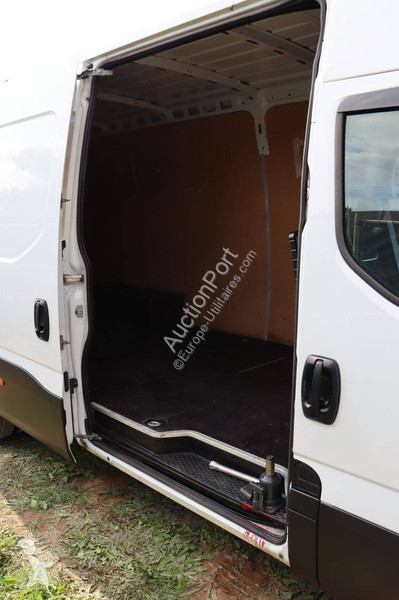 Iveco  35C14 van