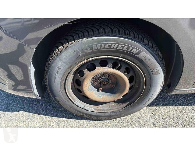 Коммерческий автомобиль