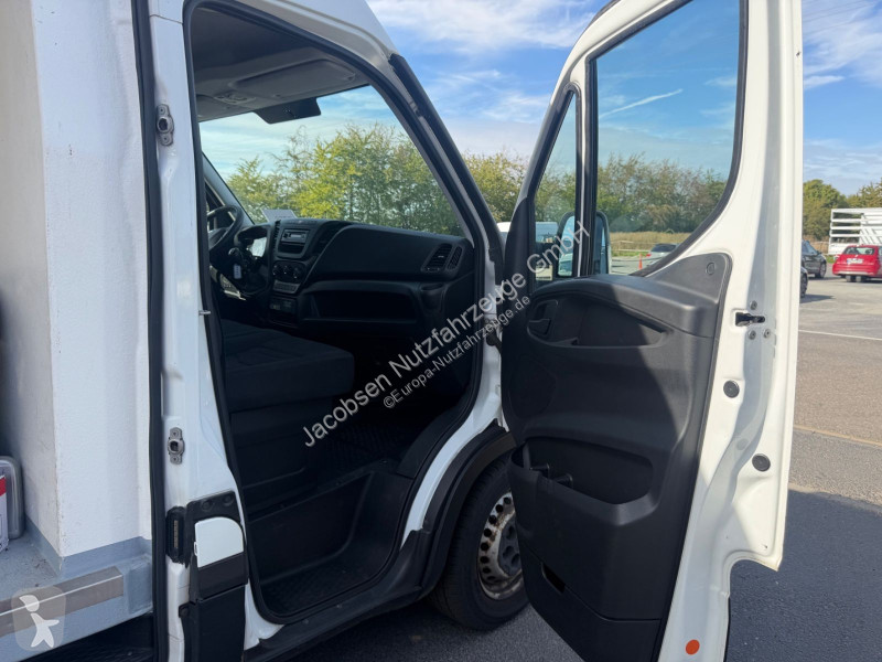 Véhicule utilitaire Iveco 35s15 Carrier Xarios...