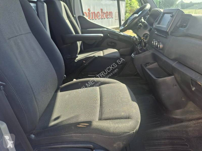Véhicule utilitaire Renault 2.3 DCI 145