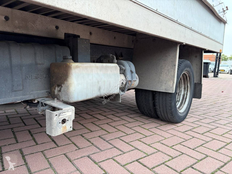 Nissan  NT400- 35.12 2.5 dCi 250 van